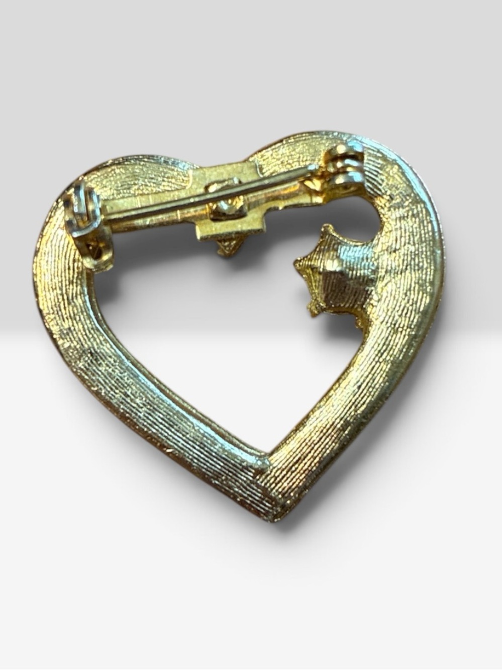 Gold Heart Rhinestone Brooch - Picture 2 of 3
